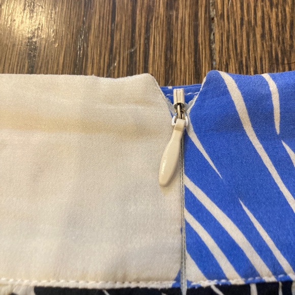 Silence + Noise 100% Silk Skirt Size L Blue Black Flower Pattern w/pockets - Picture 4 of 4